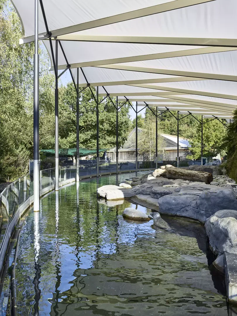 Seehundebecken mit Schattendach