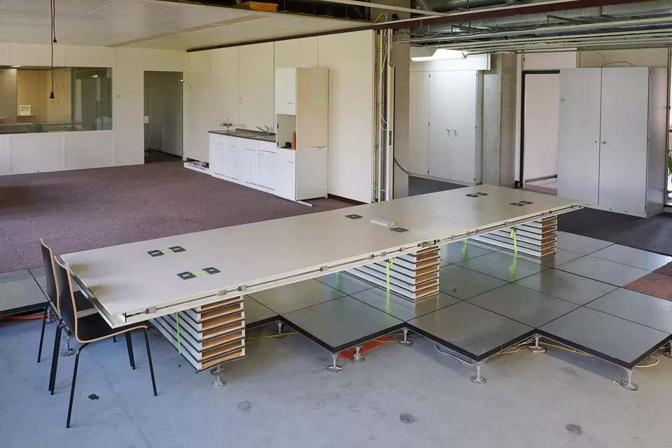 DE/Construction – Stories Of Applied Reuse, The Table