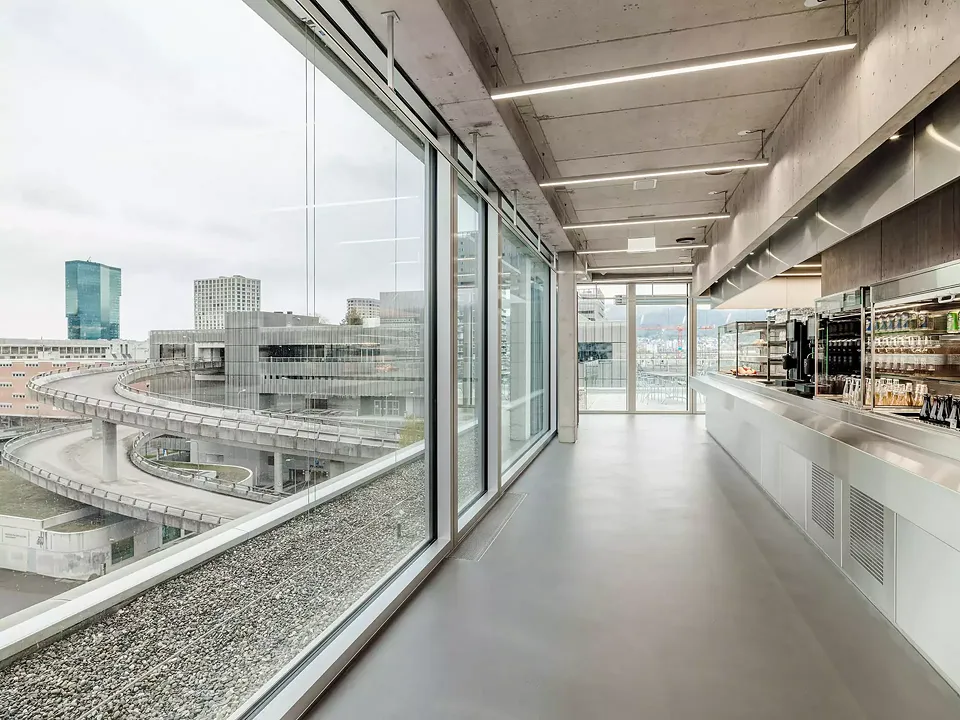 Ausblick aus der Cafeteria im obersten Geschoss