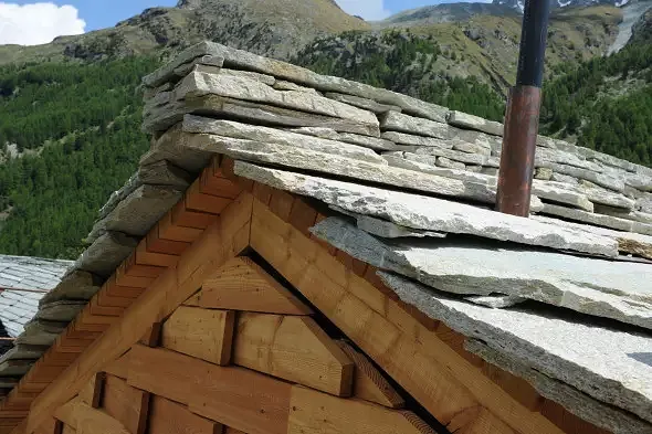 Détail - toiture en pierre