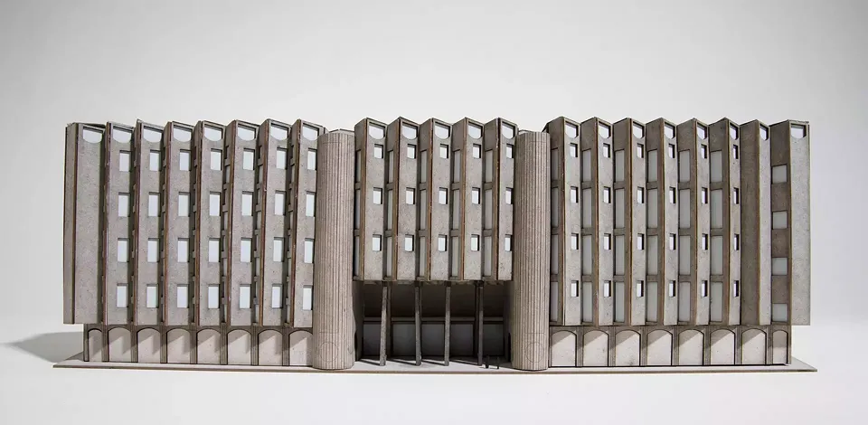 Die Komposition der Fassade wird von der Gebäudefunktion definiert