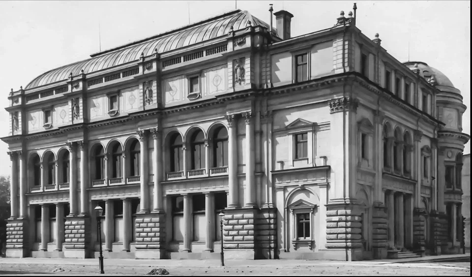 Die erste Zürcher Börse ist ein Neorenaissance-Bau mit Eckrondell, der zwischen 1877 und 1880 von Albert Müller – einem Schüler von Gottfried Semper – und Caspar Conrad Ulrich errichtet wurde. 