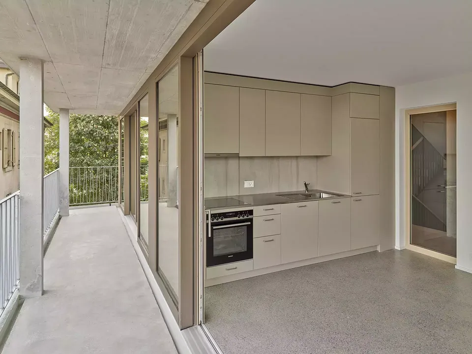 Loggia sur jardin en tant que prolongation de la cuisine