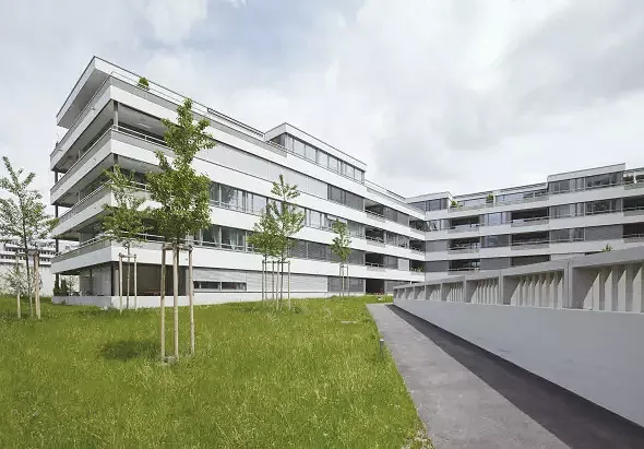 Wegverbindung zum Hochhaus