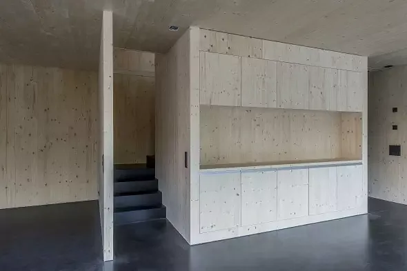 Habitation, escalier accès étage supérieur