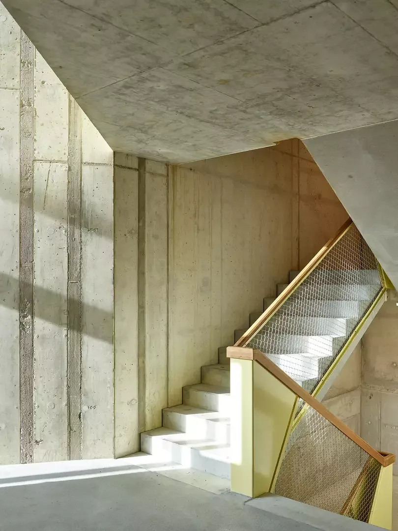 Das Treppenhaus in den unteren Geschossen.
