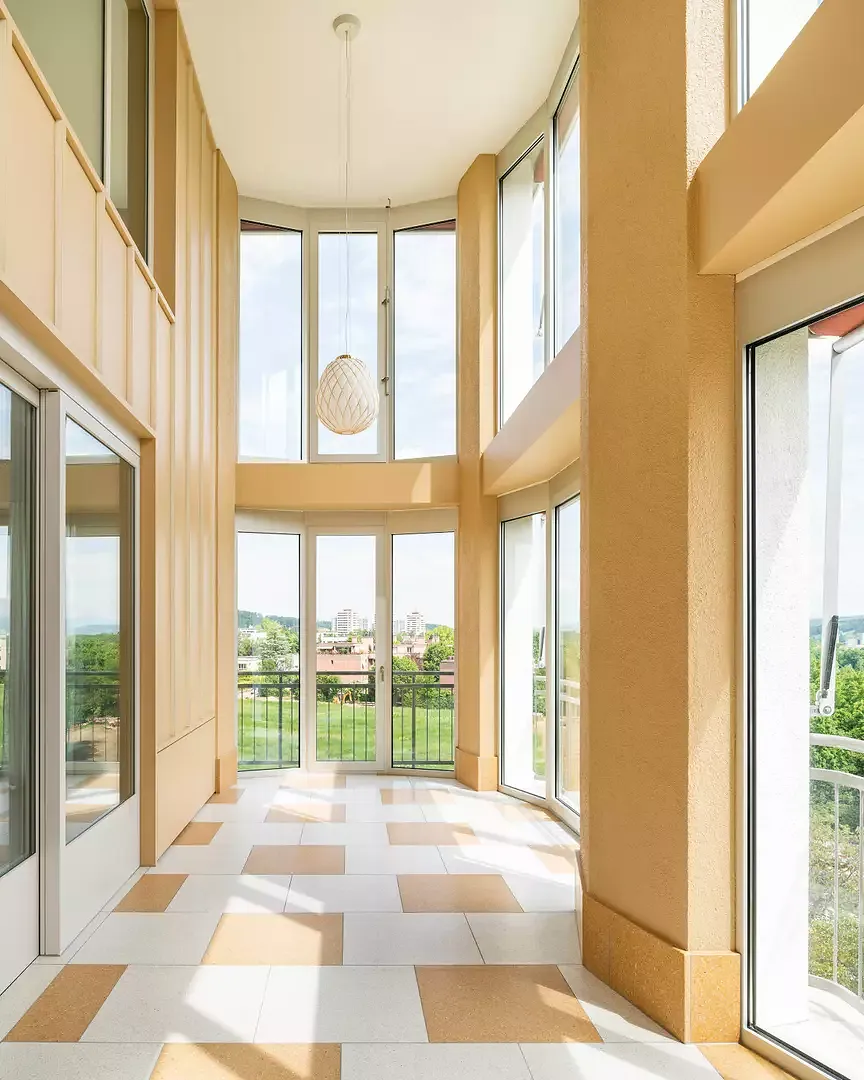 Doppelgeschossige Loggia im Wohngeschoss