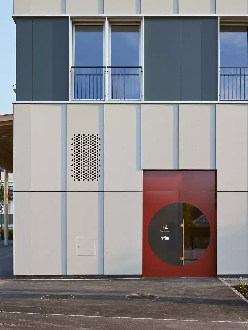 Porte d’entrée de l’immeuble