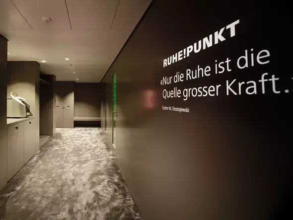 Ruheräume im Untergeschoss bieten einen Rückzugsort