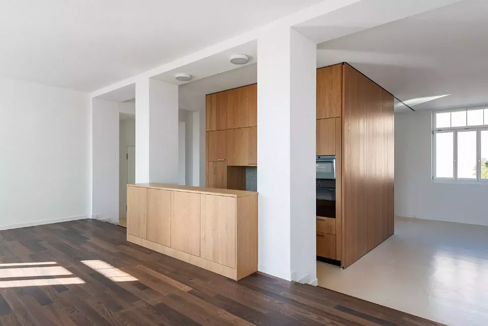 Neu beherbergt der Bau fünf Loft-, Geschoss- bzw. Maisonettewohnungen
