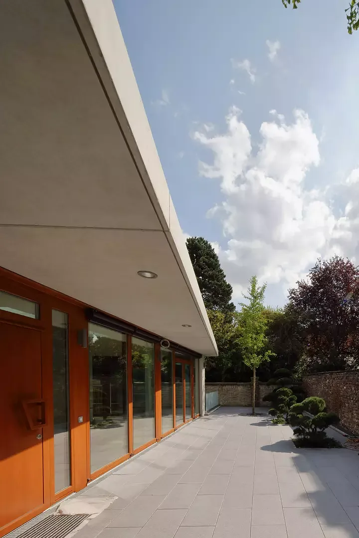 Véranda d’entrée de la maison de ville par le nord-ouest