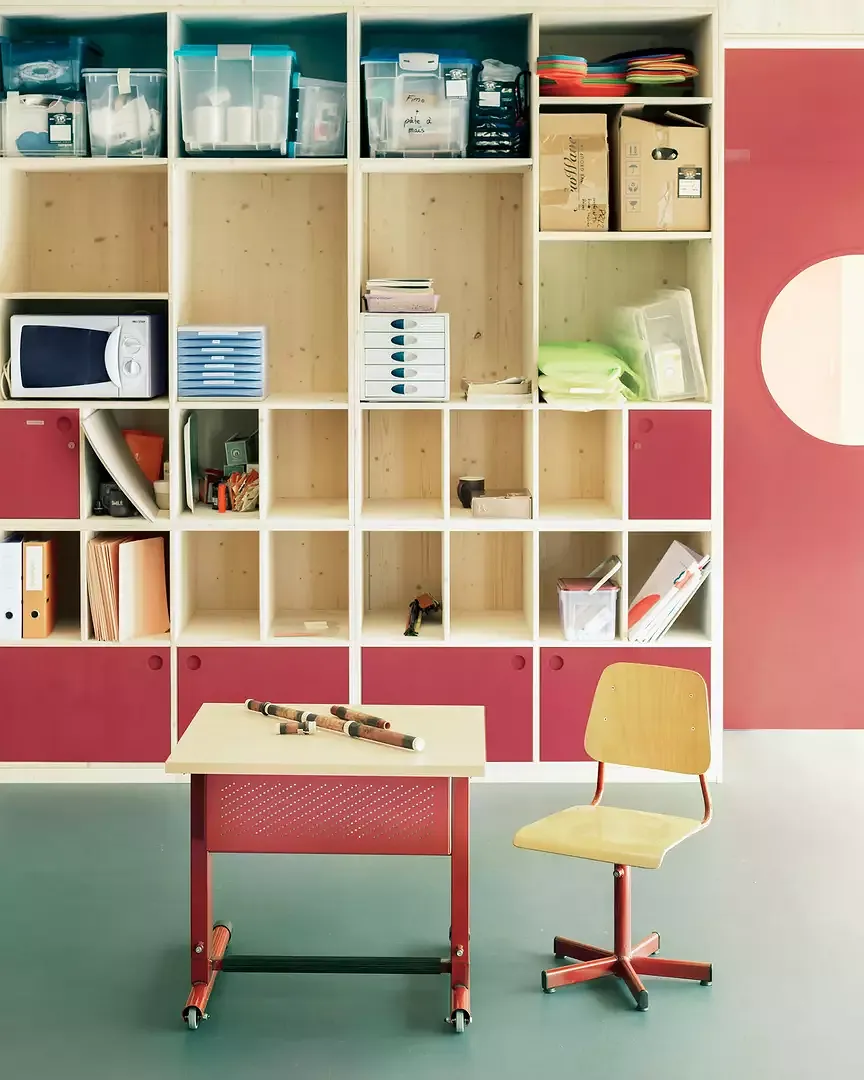 Salle de classe, vue intérieure
