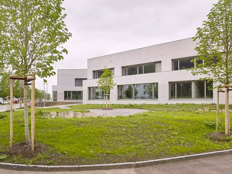 Schulhaus Zinzikon, Schulhaustrakt