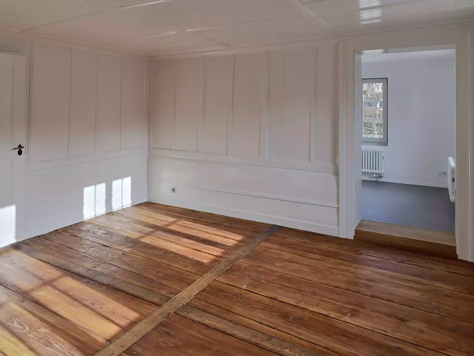 Wohnzimmer im EG mit Verbindung in die Küche