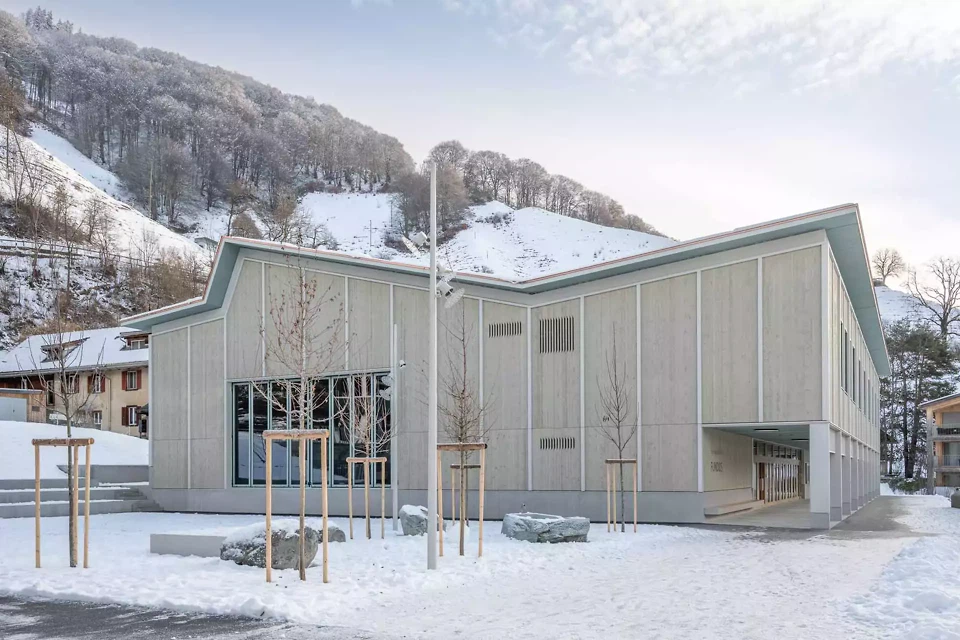 Fassade zum Schulhof