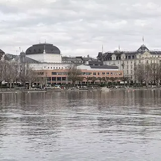 Construction d'un pont à l'Opéra de Zurich