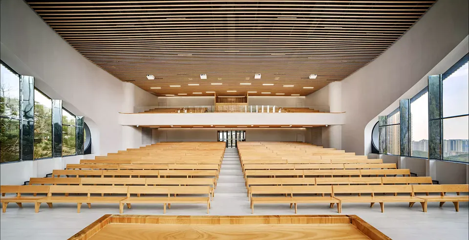 Kirchensaal, Blick auf rückwärtige Empore