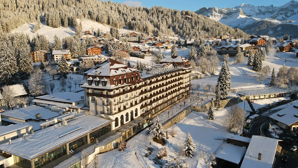 Villars Palace à Villars-sur-Ollon, grand hôtel historique dans les Alpes vaudoises.
