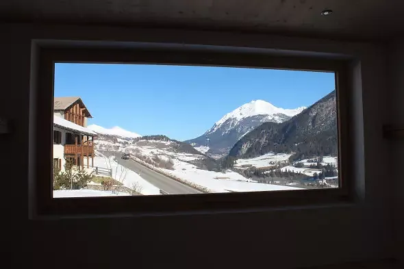 blick durchs lukarnenfenster