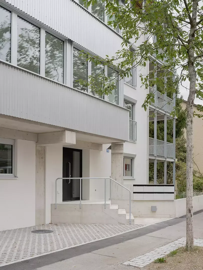Der neue Eingang auf der Strassenseite
