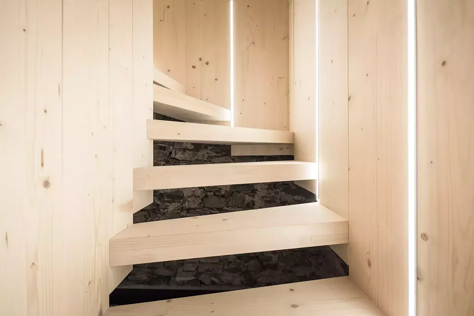 Escalier suspendu