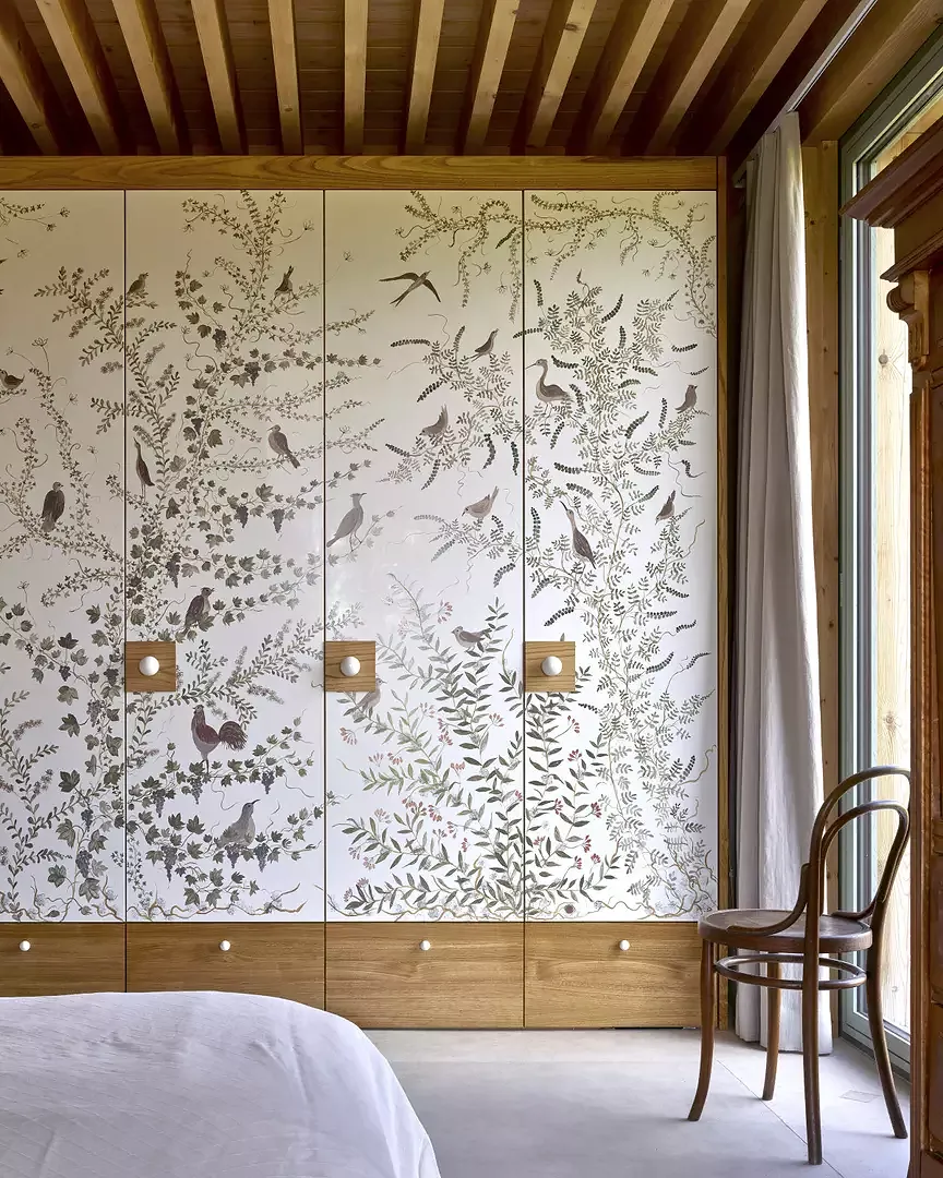 Armoire encastrée avec peinture à l'huile
