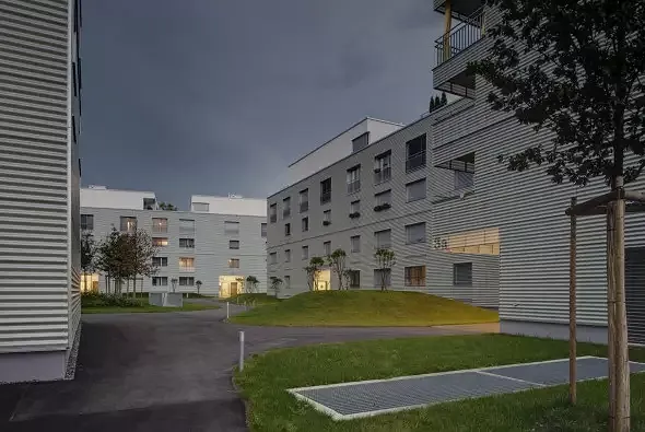 Tombé de la nuit, cour 1