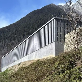 Postautowendeplatz und Parkhaus Soglio