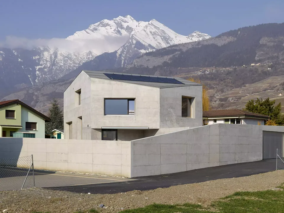 Façade est
