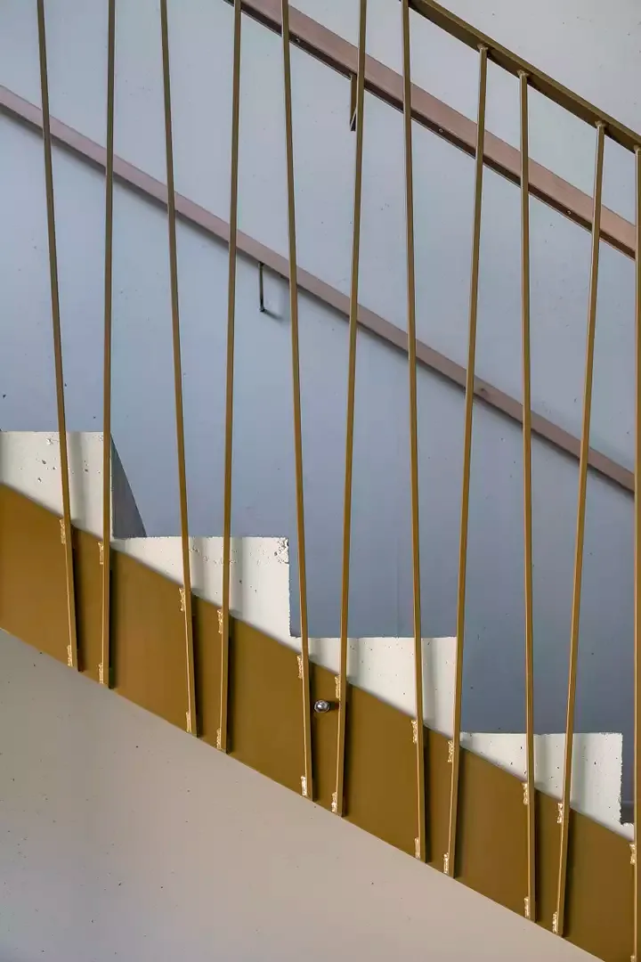 Nouvel immeuble, détail du garde-corps