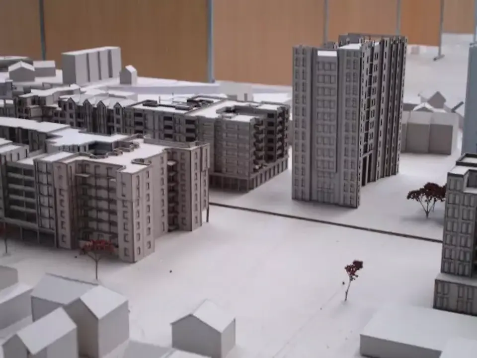 Aufnahme des Projekts und der Nachbarbauten