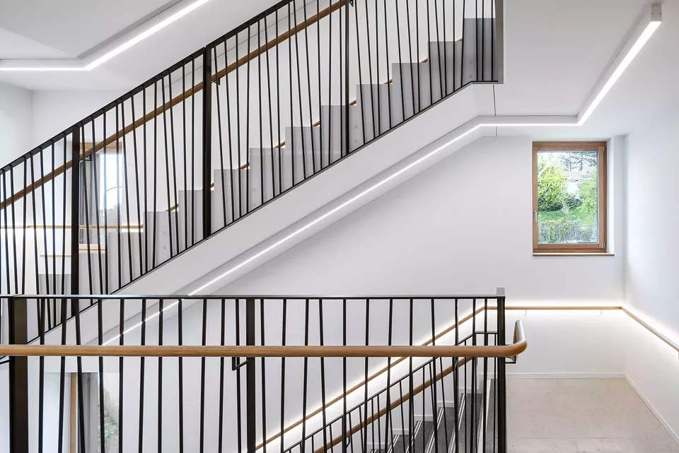 Cage d'escalier dans le bâtiment principal