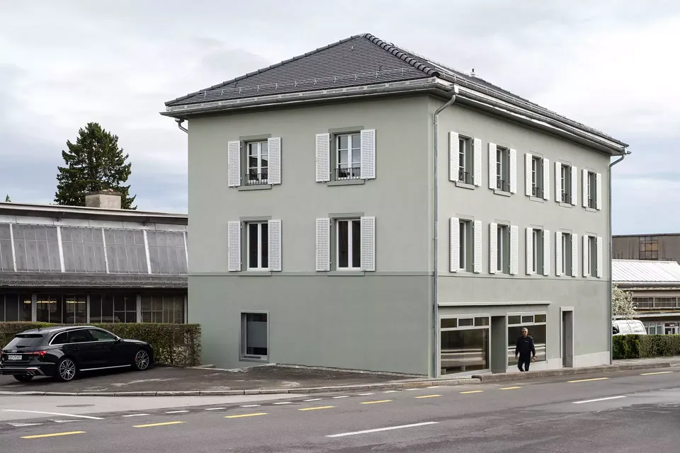 Gebäude mit Aussenraum