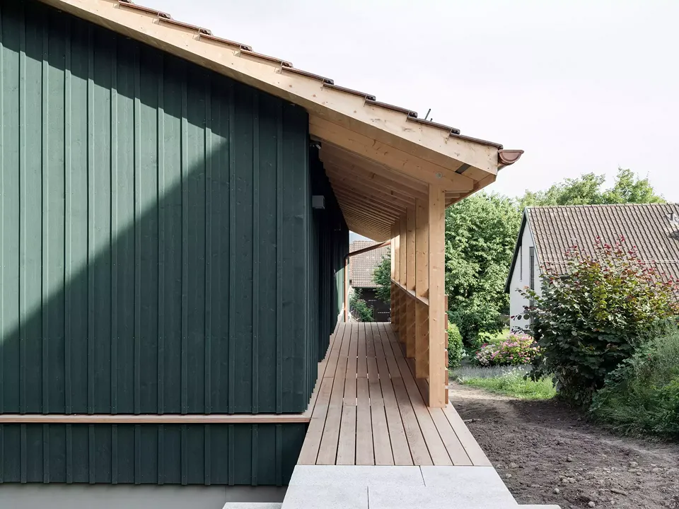 Balkon dient als Zugang ins Gartengeschoss