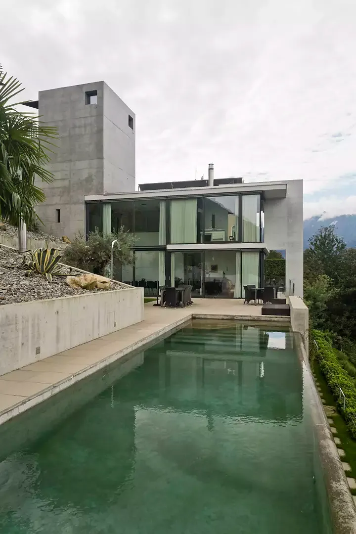 Piscina e Facciata Est