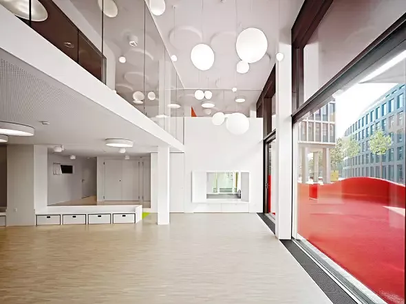Kinderkrippe mit Aussenzimmer auf dem Roten Platz