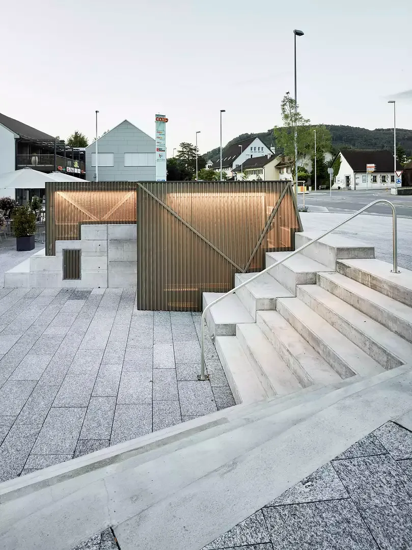 Treppe und Tiefgaragenabgang