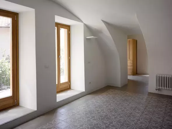 Taverne im Untergeschoss, hinten Durchgang in die Küche