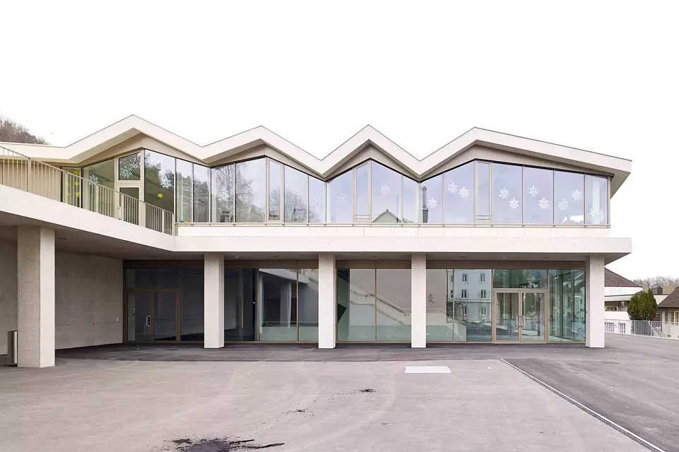 Vue extérieure, entrée