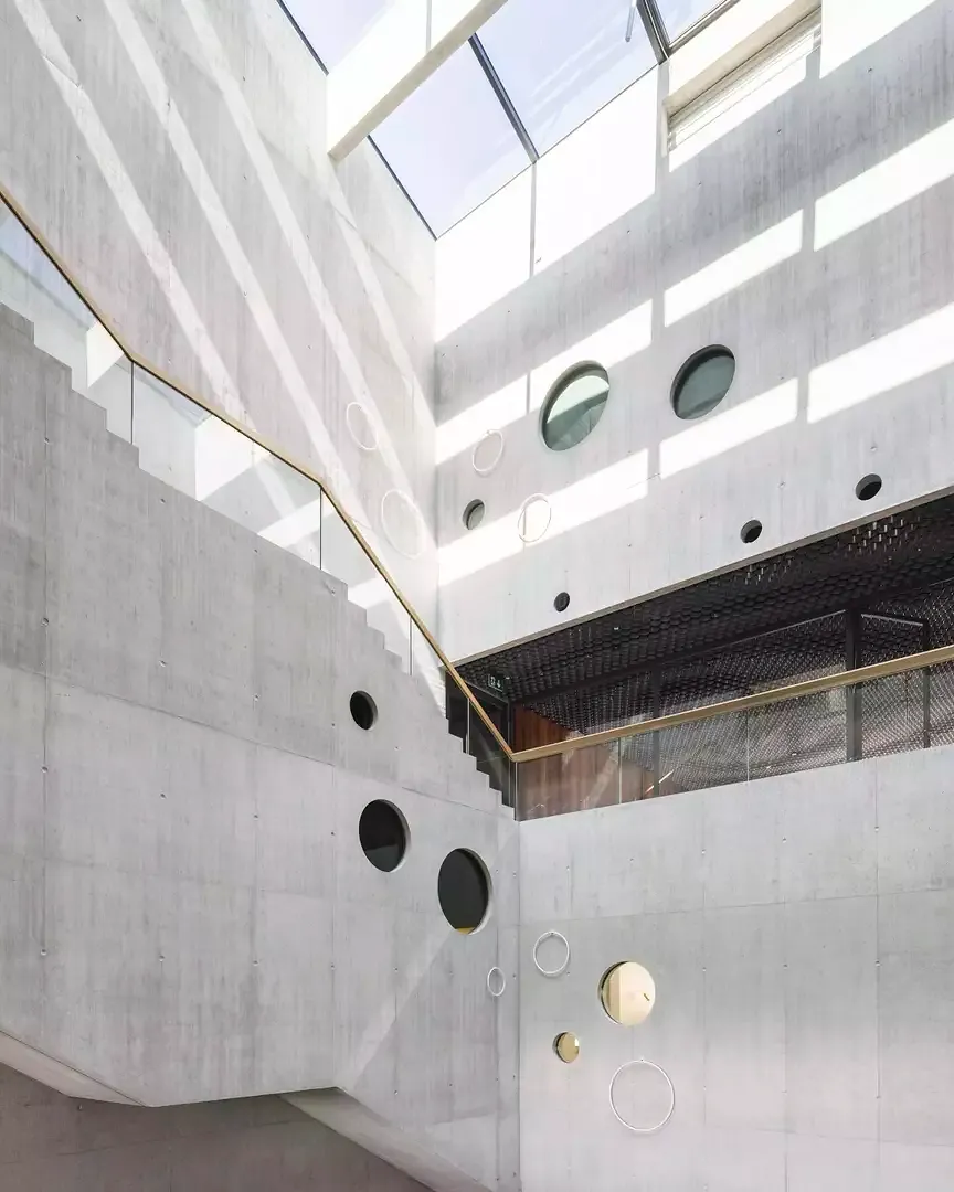 Atrium crop