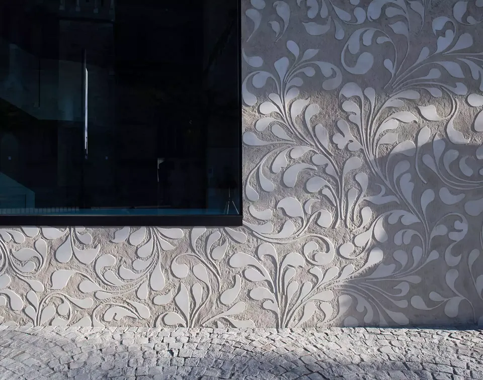 MHL façade détail sgraffito
