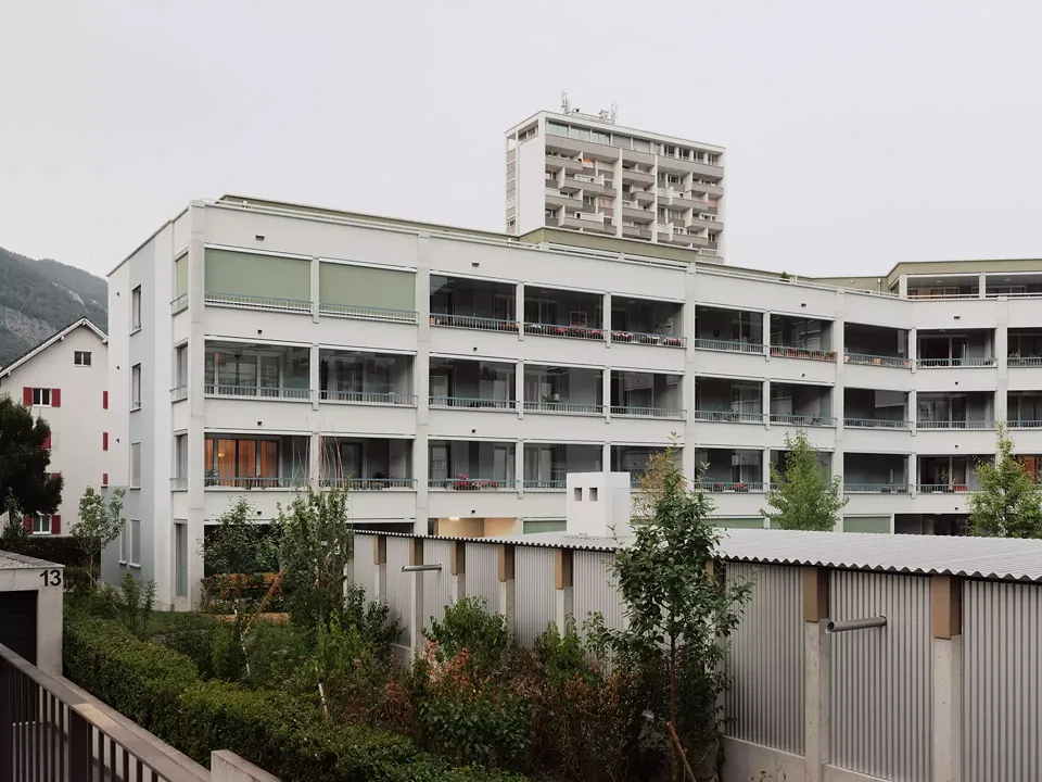 Hoffassade mit Gemeinschaftspavillion
