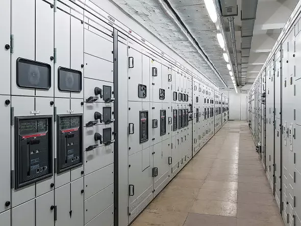 Die technischen Anlagen sind fast ausschliesslich monochrom in Grau gehalten