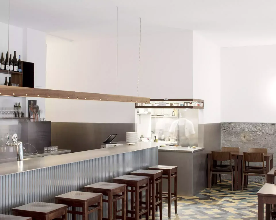 Vue d'ensemble vers la cuisine