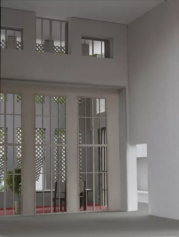 Innenbild des zweigeschossigen Essraumes mit vorgelagerter Loggia, Modellfoto