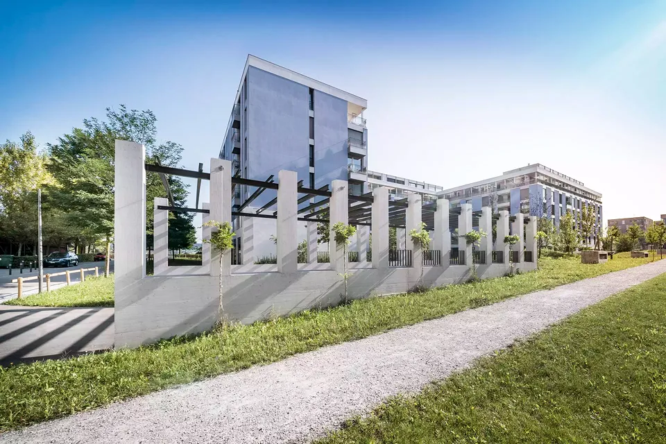 Garageneinfahrt südseitig