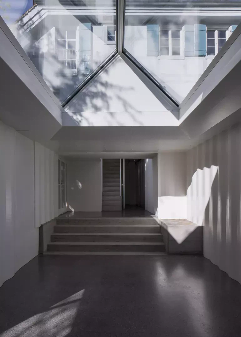 Zolli, transformation à Zollikon, vue intérieure de l'ancienne piscine