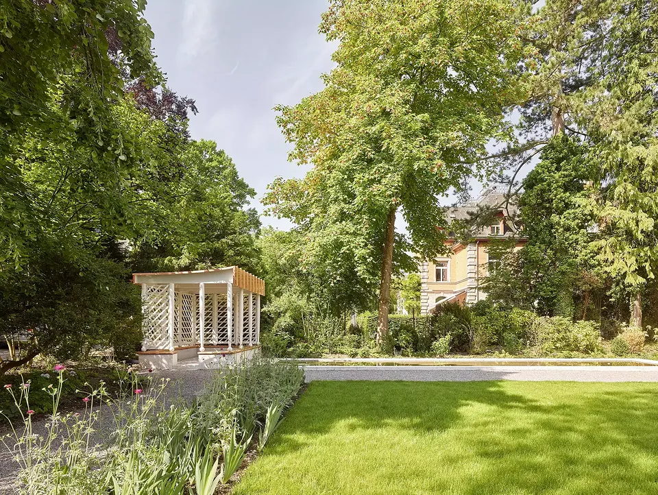 Signau_Garten mit Pavillon