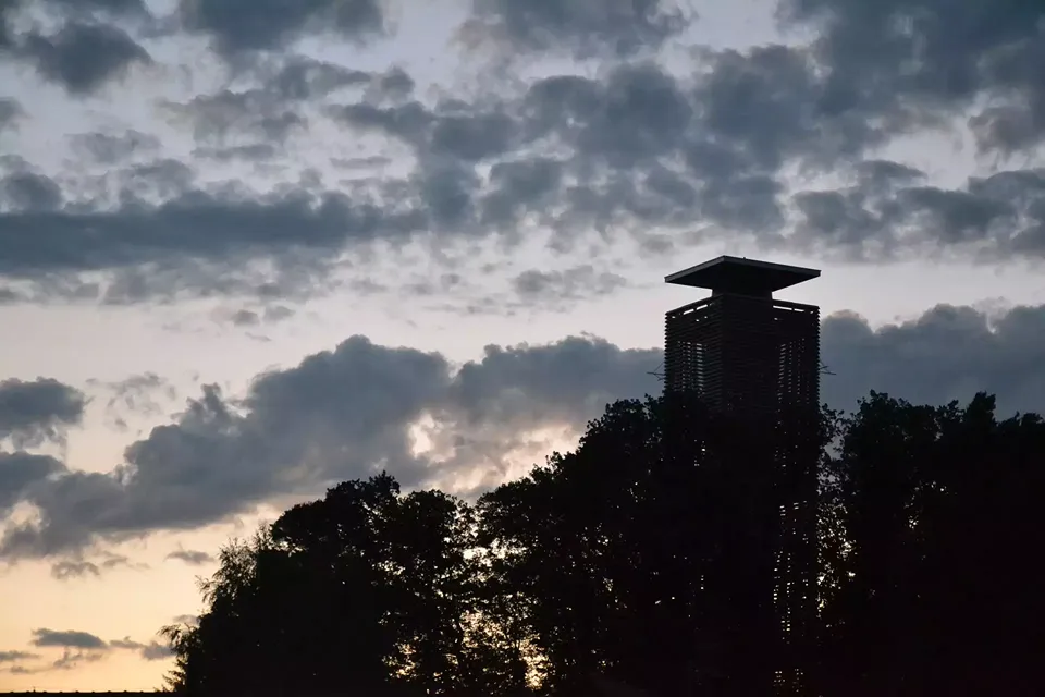 Napoleonturm im Schatten