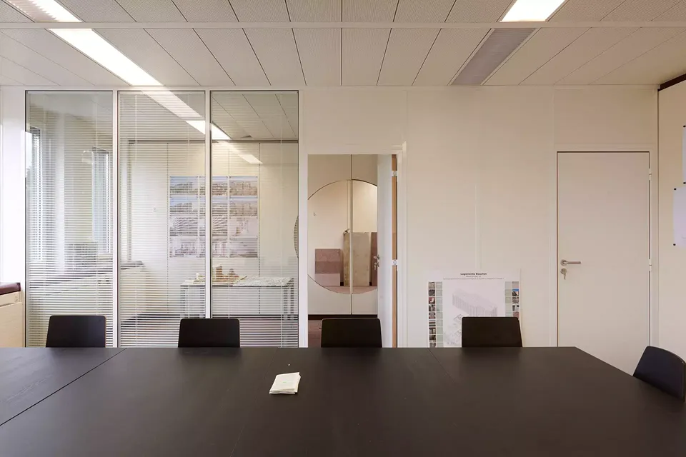DE/Construction – Stories Of Applied Reuse, The Office